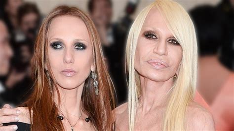 figlia di donatella versace anoressica|La figlia di Donatella Versace combatte contro l'anoressia.